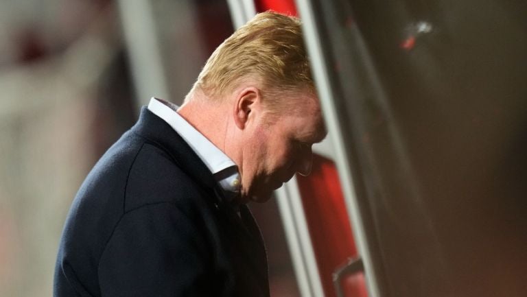 Ronald Koeman se lamenta en un juego