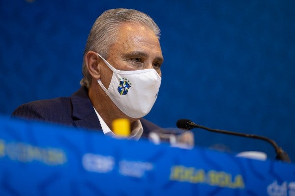 Adenor Leonardo Bachi "Tite" en conferencia de prensa