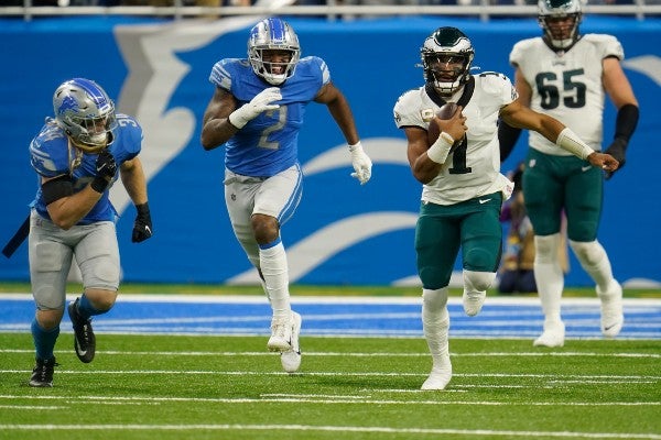 Jugadores de Eagles y Lions durante partido