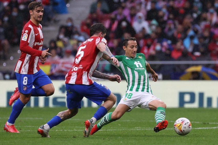 Andrés Guardado en el partido entre Atlético de Madrid y Betis