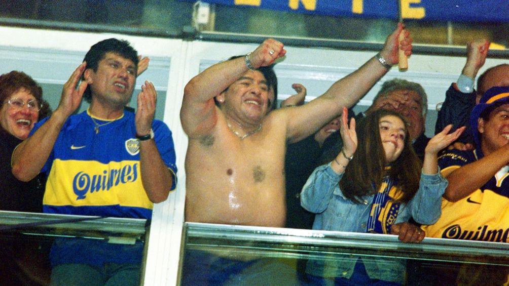 Maradona festejando con Boca Juniors
