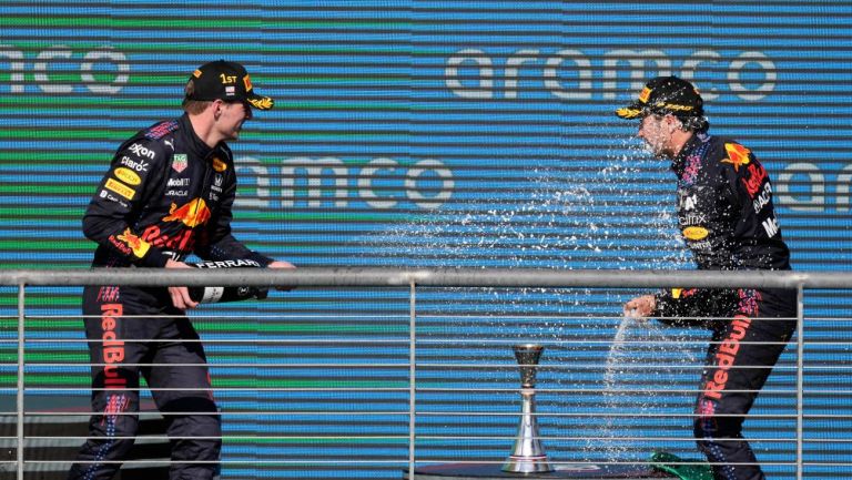 Verstappen y Checo celebran tras GP de Estados Unidos