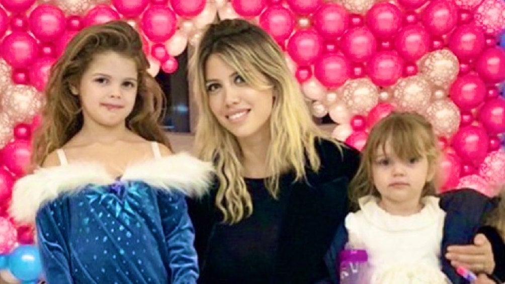 Wanda Nara junto con sus dos hijas