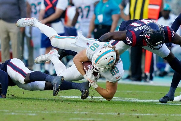 Dolphins en acción contra los Texans