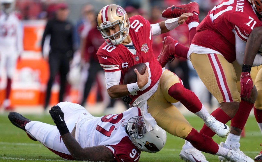 Jimmy Garoppolo tuvo problemas con la defensiva de Cardinals