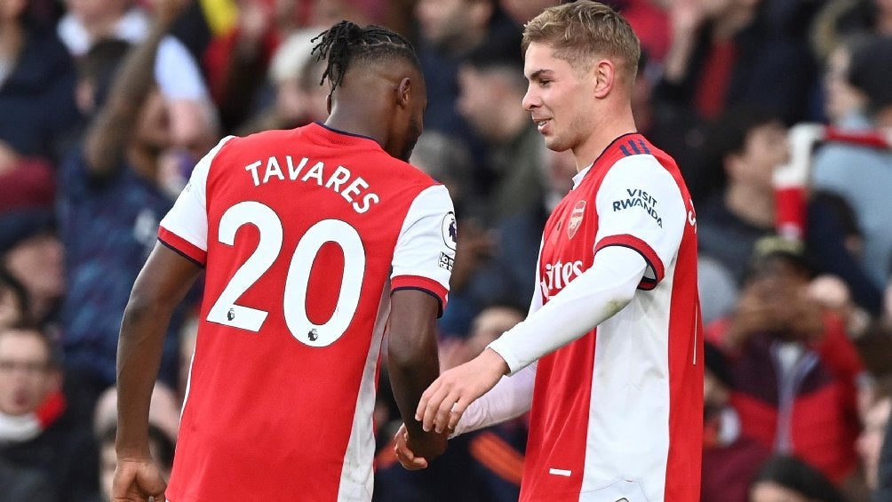 Smith Rowe festejando gol con el Arsenal en la Premier League