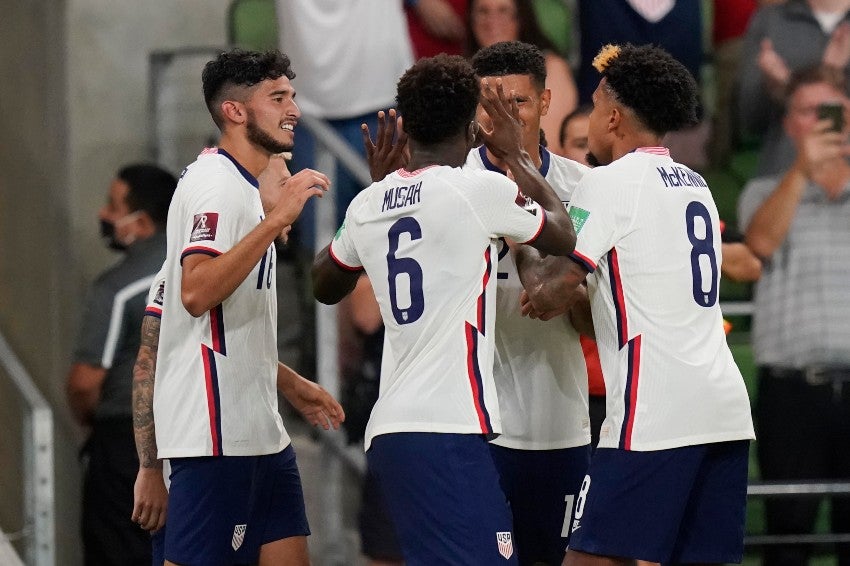 AP Pepi festejando un gol a favor de los Estados Unidos