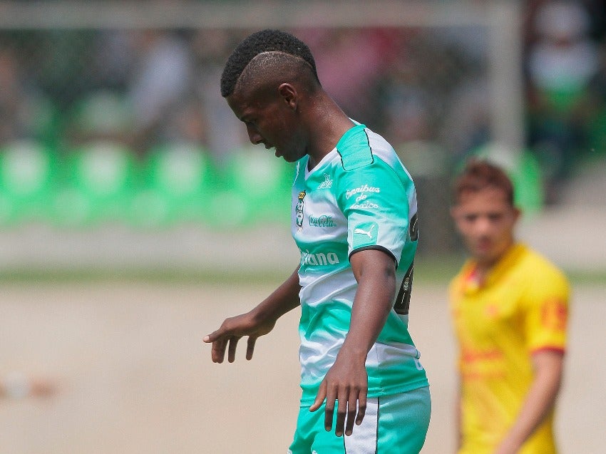 Maleck en un partido de Santos Sub 17