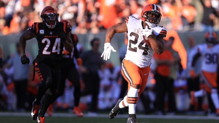 Nick Chubb jugando con Cleveland en la NFL