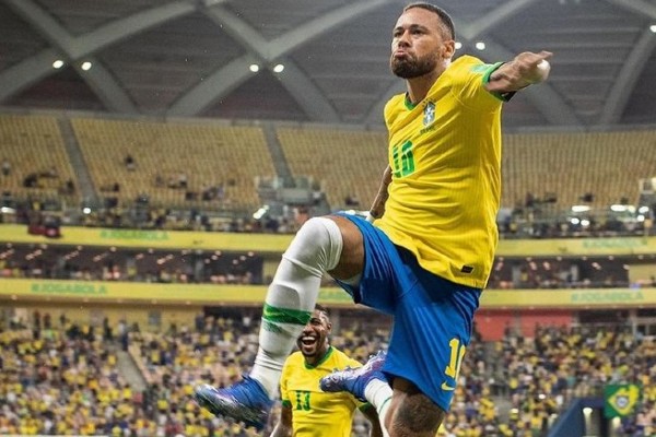 Neymar celebra con Brasil
