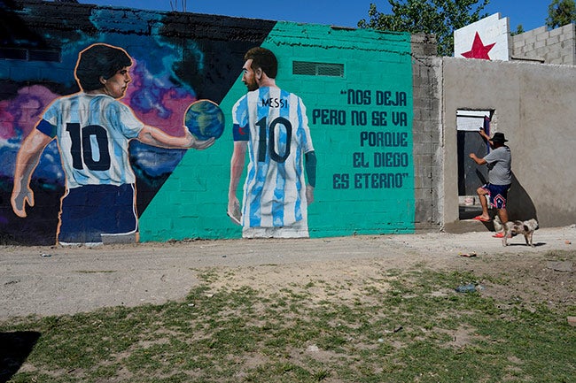 Mural de Maradona y Messi en Buenos Aires