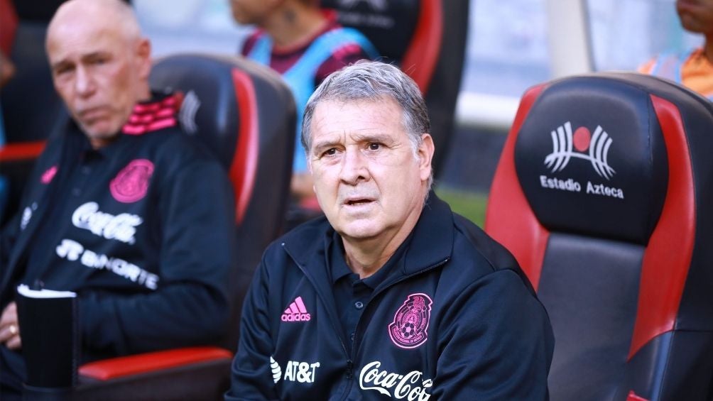 Tata Martino en un partido con el Tri