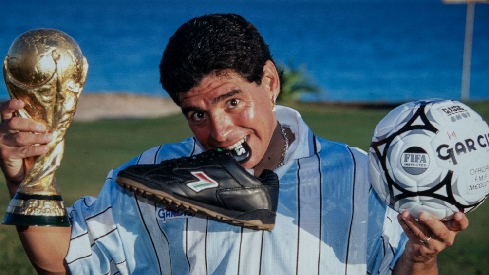 Diego Maradona en sesión fotográfica con Argentina