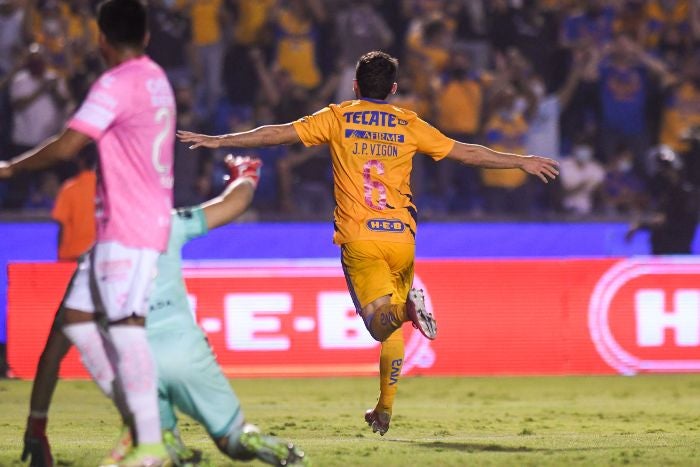 Juan Pablo Vigón en festejo con Tigres