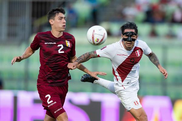 Lapadula en acción ante Venezuela