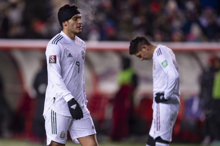 Jiménez y Álvarez lamentándose en derrota vs Canadá