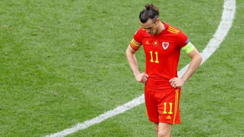 Gareth Bale durante un duelo con Gales 