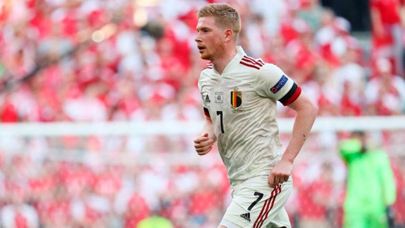 Kevin De Bruyne durante un duelo con Bélgica 