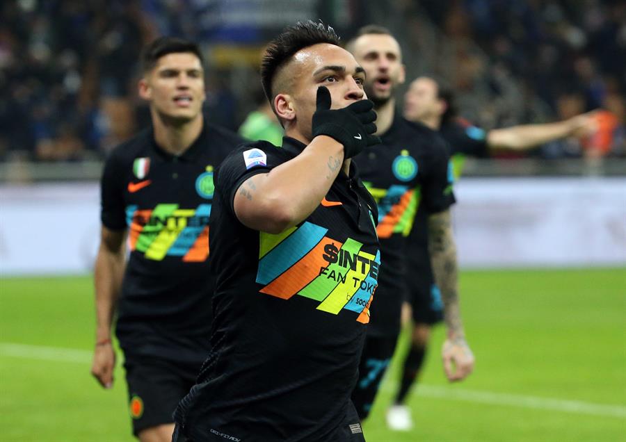 Lautaro Martínez celebrando su gol vs Napoli