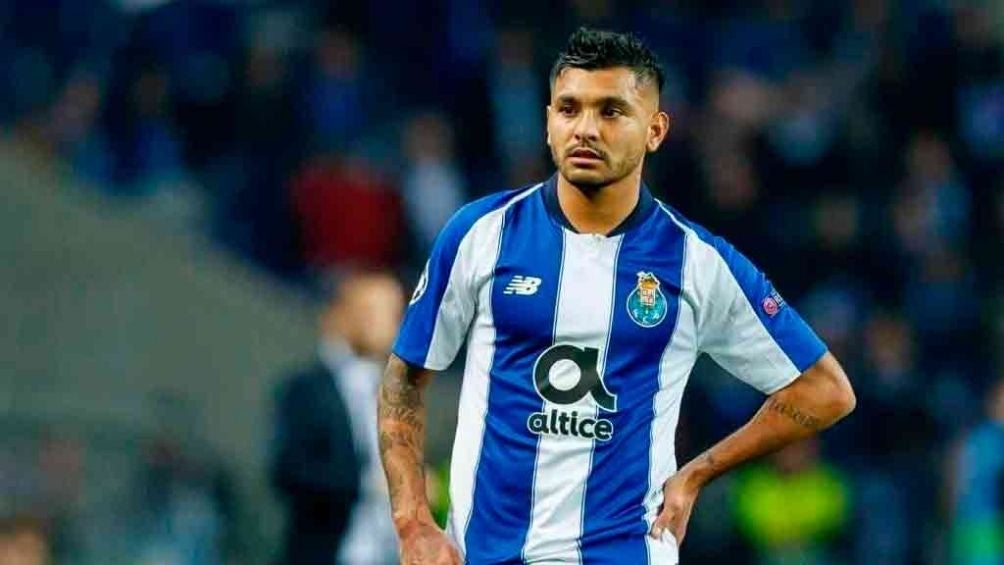 Jesús Corona en un partido con el Porto