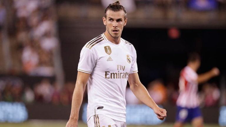 Gareth Bale durante un duelo con el Real Madrid