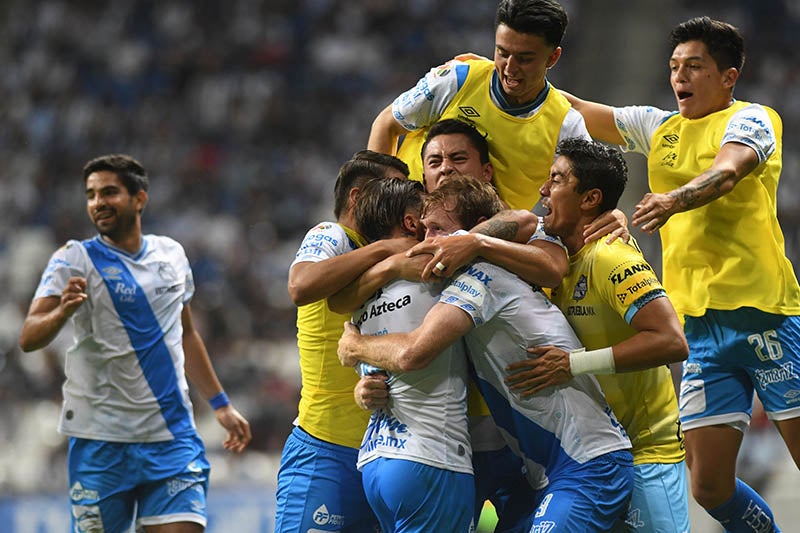 Jugadores del Puebla en festejo