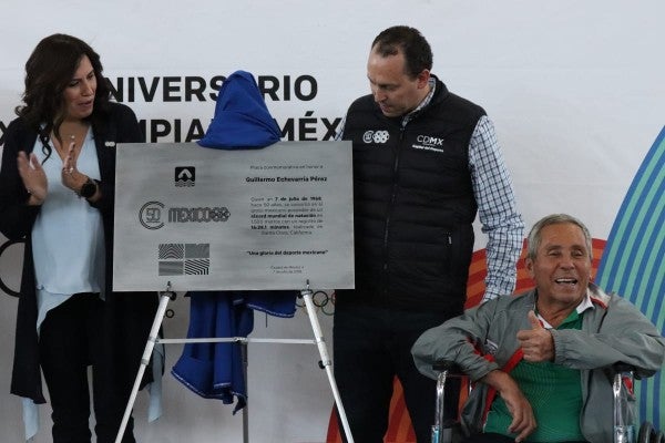 Guillermo Echevarría recibe homenaje por récord mundial