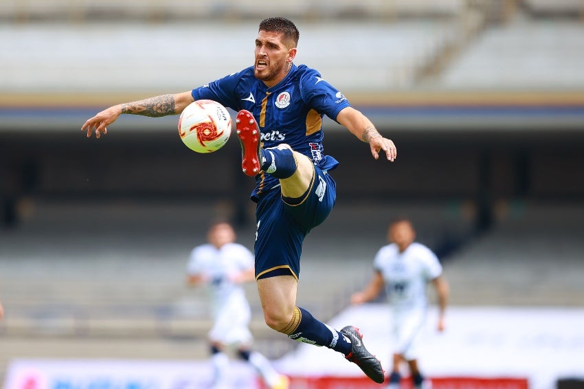 Ventura Alvarado en un juego de Atlético de San Luis