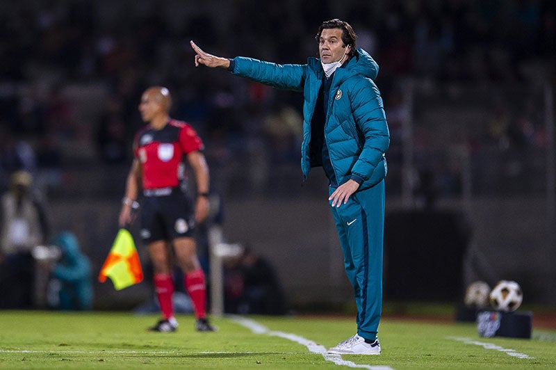 Solari da indicaciones en el duelo vs Pumas 