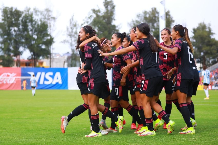 Jugadoras mexicanas celebrando un gol a favor