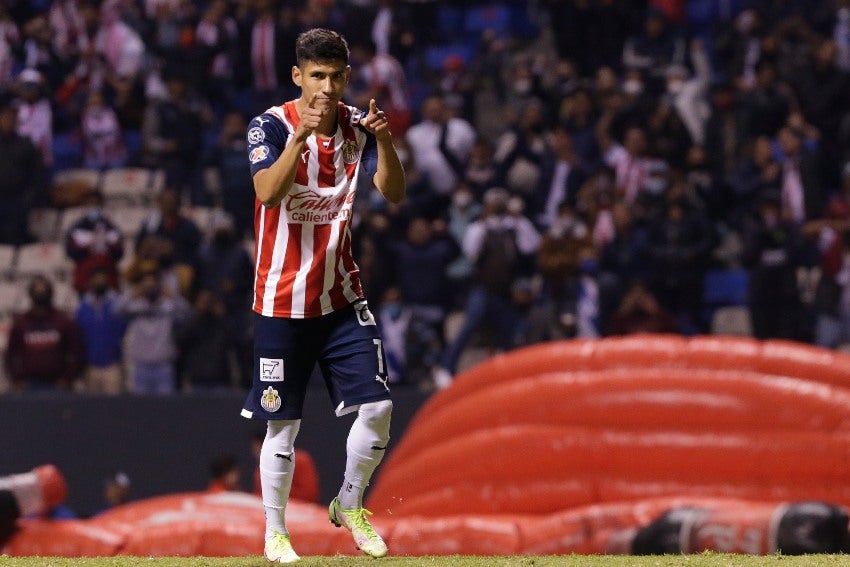 Antuna en un partido de las Chivas