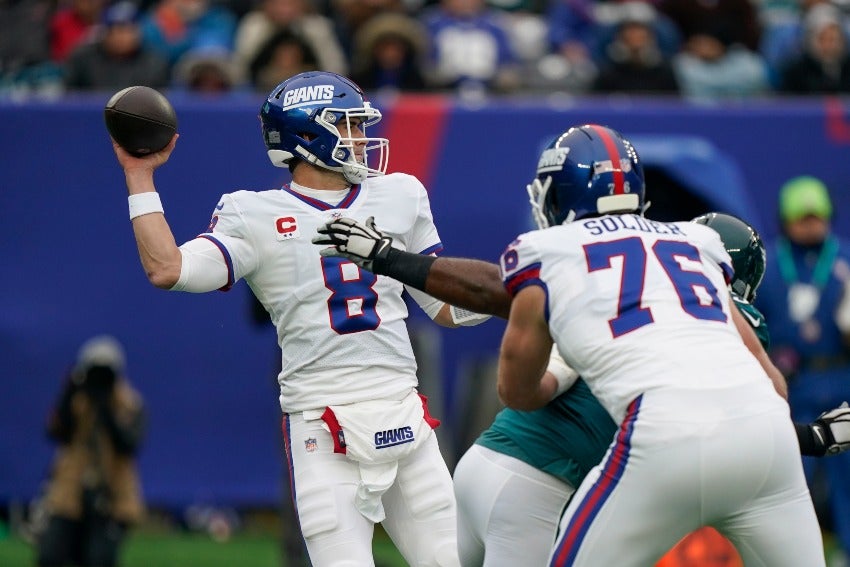 Daniel Jones en un juego de los Giants