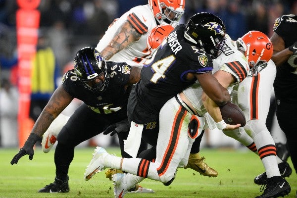 Ravens frente a Browns en acción