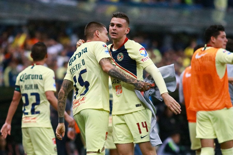 Castillo y Benedetti durante un partido con América