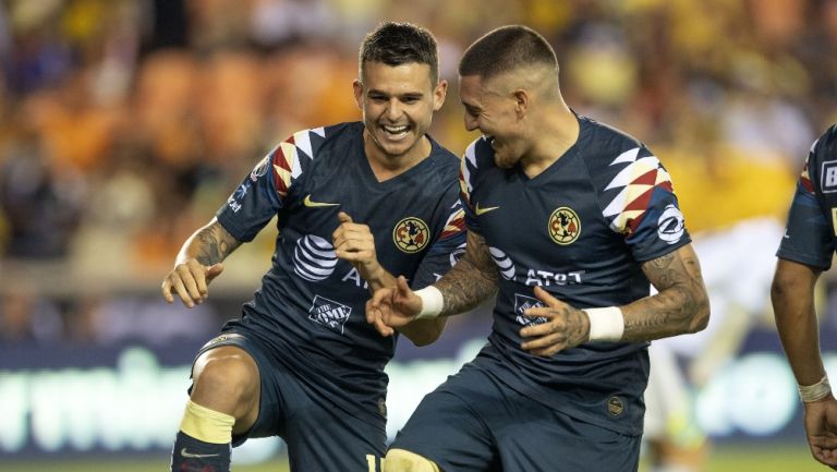 Benedetti y Castillo durante un partido con América