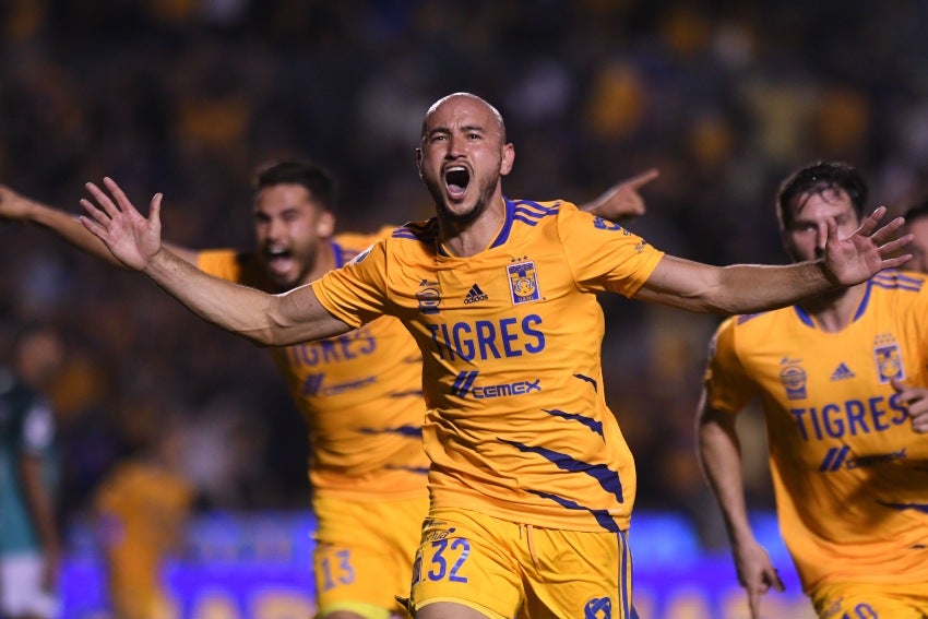 Carlos González tras anotar gol con Tigres