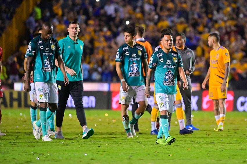 Jugadores de León tras el juego ante Tigres