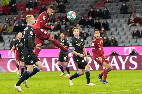 Bayern Munich en acción frente al Arminia en la Bundesliga