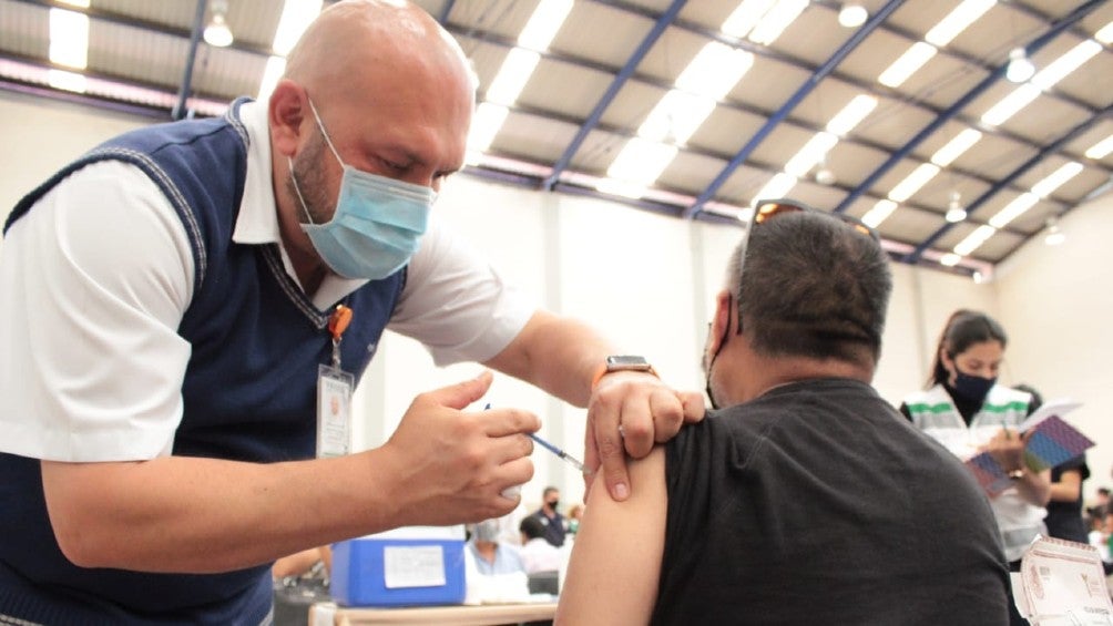 Aplicación de vacuna contra Covid-19 en México