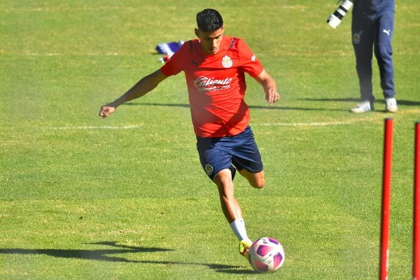 Uriel Antuna entrena con el Rebaño Sagrado