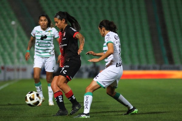 Santos frente a Atlas en la Liguilla de la Liga MX Femenil