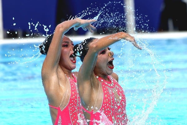 Itzamary González y Marla Arellano durante la competición