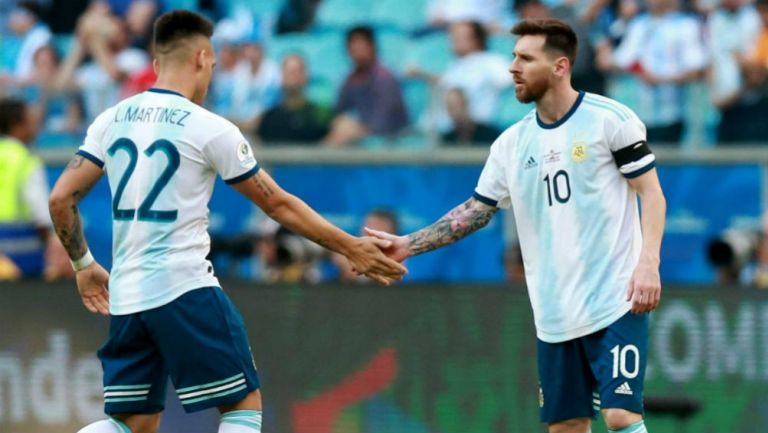 Messi y Lautaro en festejo con Argentina