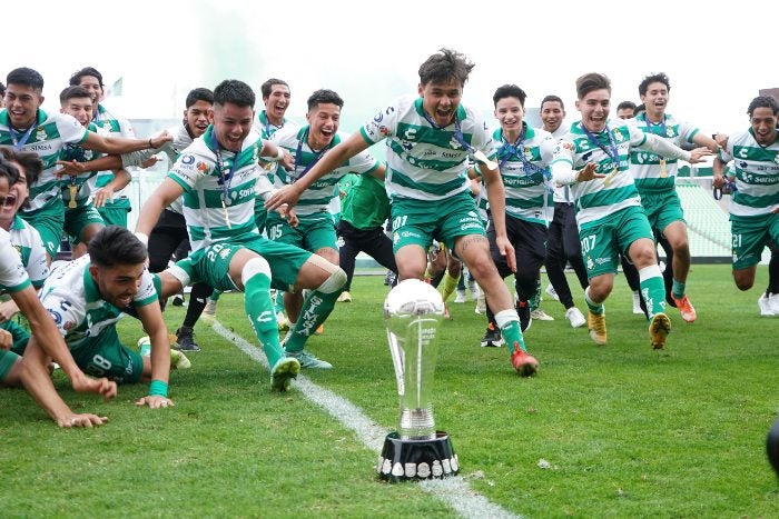 Jugadores de Santos en festejo