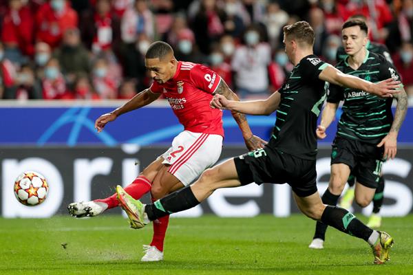Junior en acción con Benfica