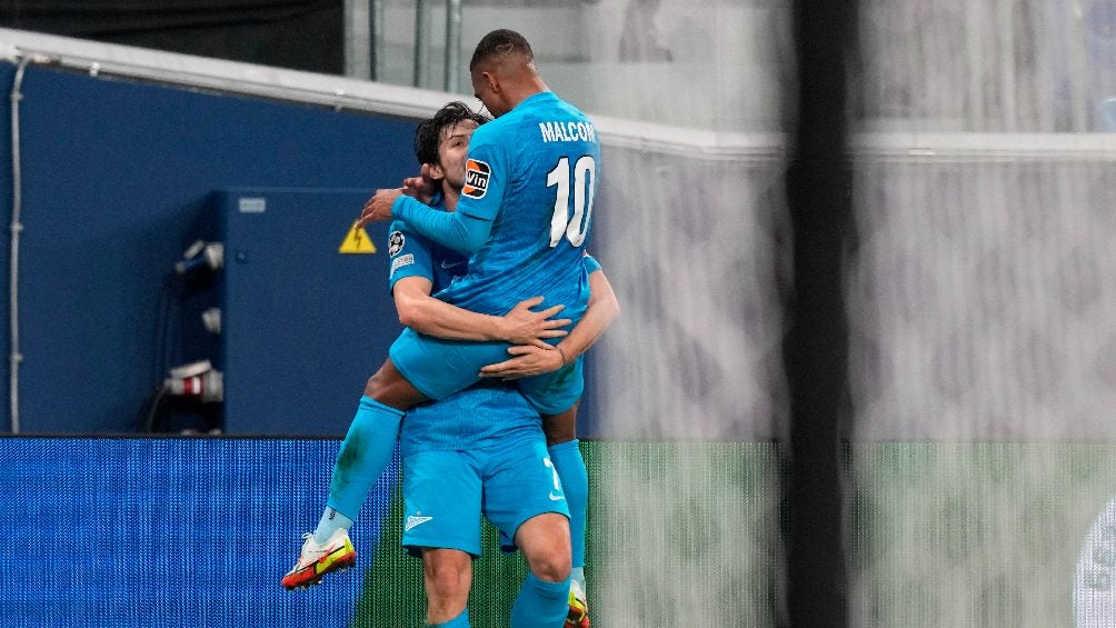  Azmoun y Malcom festejando gol ante Chelsea en Champions League