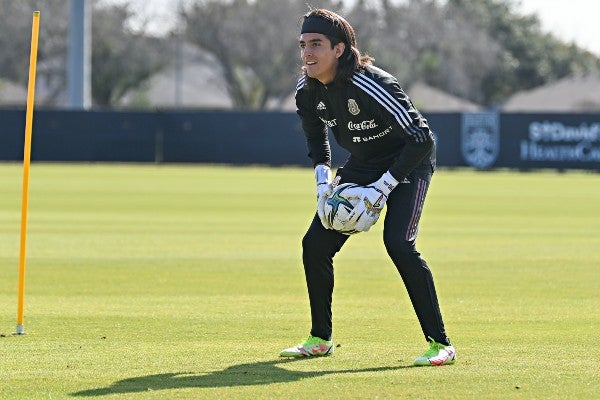 Carlos Acevedo durante entrenamiento con el Tri