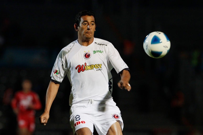 Alfredo Moreno en un partido de los Tiburones Rojos de Veracruz