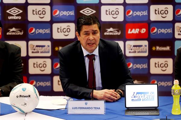 Luis Fernando Tena en su presentación como nuevo DT de Guatemala