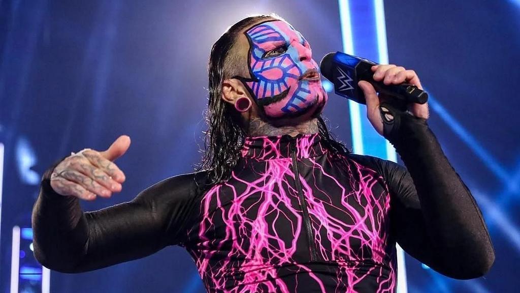 Jeff Hardy dando una promo